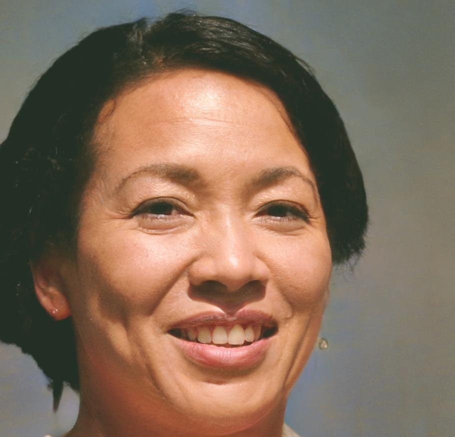 Kompetente Finanzexpertin erklärt komplexe Sachverhalte verständlich